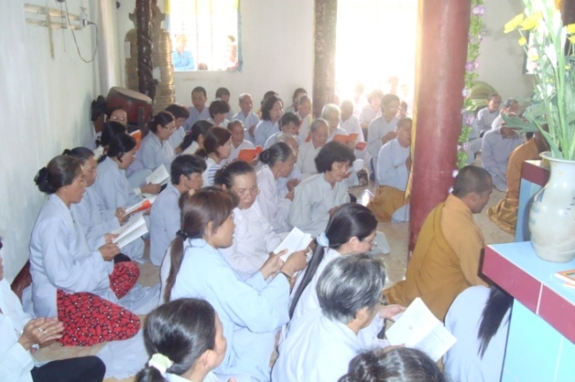 Long An: Chùa An Phú tổ chức Đại lễ Vu Lan và phát quà khám chữa bệnh cho bà con địa phương