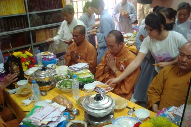 Long An: Chùa An Phú tổ chức Đại lễ Vu Lan và phát quà khám chữa bệnh cho bà con địa phương