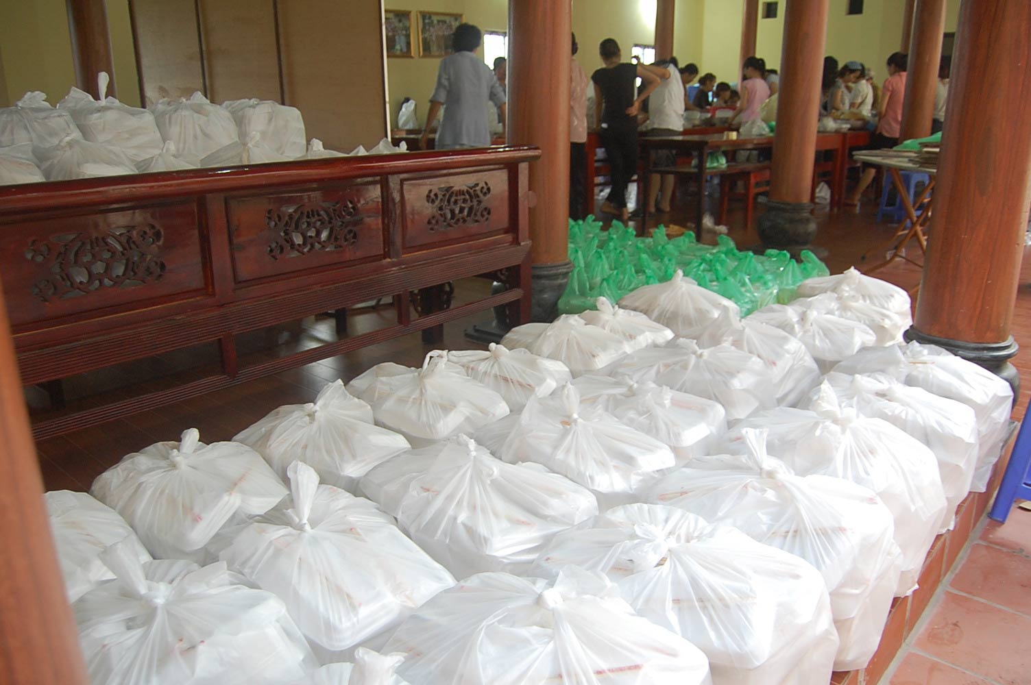 Gần 4000 suất ăn miễn phí dành tặng sĩ tử ngày đầu thi đại học