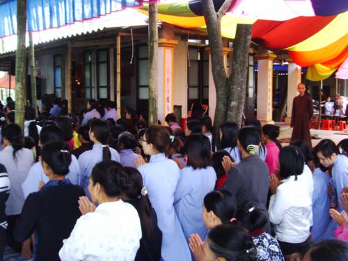 Chùa Giai Lam : Hơn 400 trăm Phật tử về   tham dự Lễ Quy Y