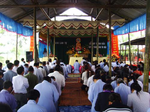 Chùa Giai Lam : Hơn 400 trăm Phật tử về   tham dự Lễ Quy Y