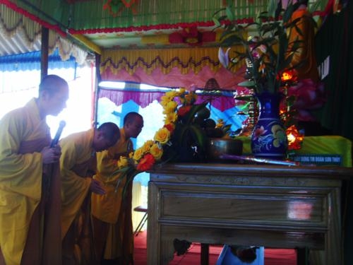 Chùa Giai Lam : Hơn 400 trăm Phật tử về   tham dự Lễ Quy Y