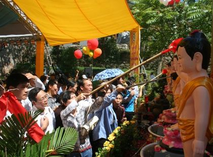 Khai mạc Đại lễ Phật Đản 2011 tại ngôi chùa phát tích Phật giáo Việt Nam