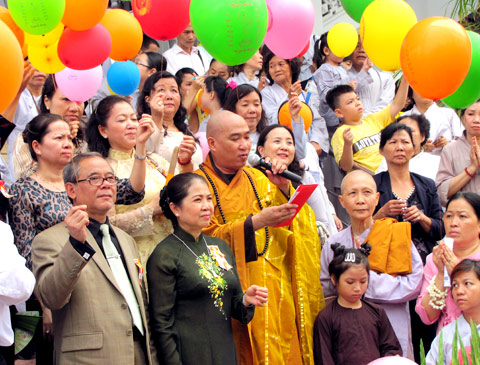 Người Sài Gòn nô nức mừng lễ Phật đản
