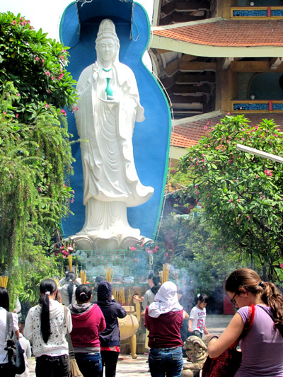 Người Sài Gòn nô nức mừng lễ Phật đản