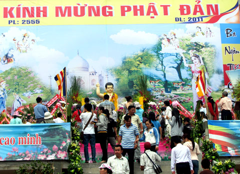 Người Sài Gòn nô nức mừng lễ Phật đản