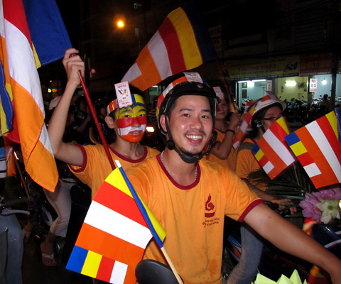 Người Sài Gòn nô nức mừng lễ Phật đản