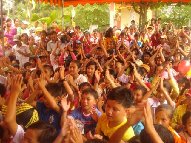 Lễ hội Trung Thu 2011 tại chùa Long Hòa