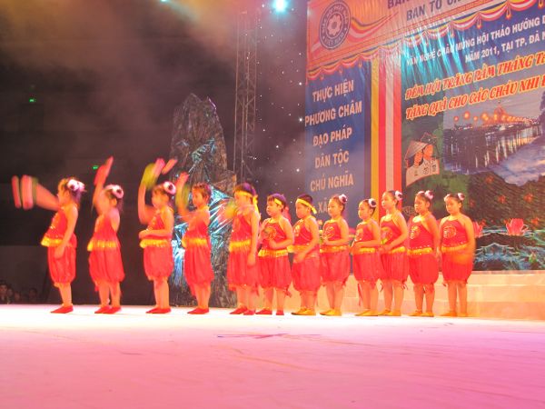 TP. Đà Nẵng: Hơn 1000 em thiếu nhi tham dự đêm văn nghệ chào mừng hội thảo với chủ đề: “Đêm hội Trăng Rằm tháng Tám”