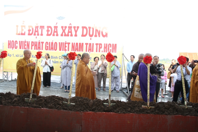 BÌNH CHÁNH: Rộn ràng không khí trước phút lễ đặt đá xây dựng Học viện mới tại TP.HCM