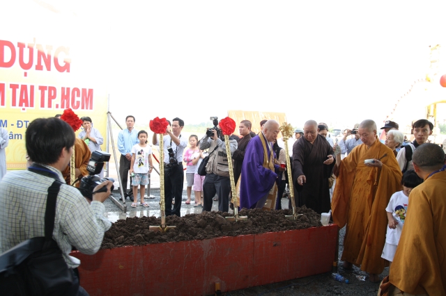 BÌNH CHÁNH: Rộn ràng không khí trước phút lễ đặt đá xây dựng Học viện mới tại TP.HCM