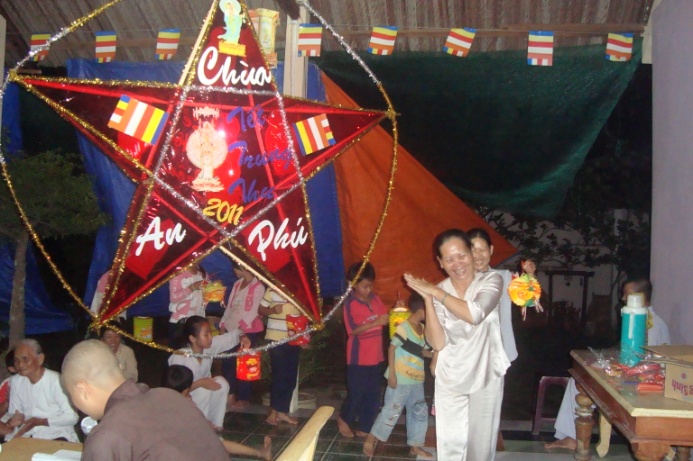 Long An: Tết Trung Thu Cho Các Em Nhỏ Chốn Vùng Quê