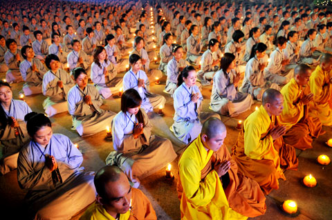 50.000 Phật tử dự đêm hội hoa đăng
