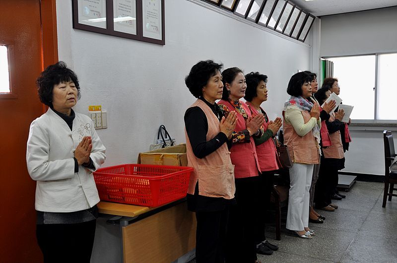 Hàn Quốc : Cảnh Sát quận Giang Nam (Gangnam -  江南) An vị Phật