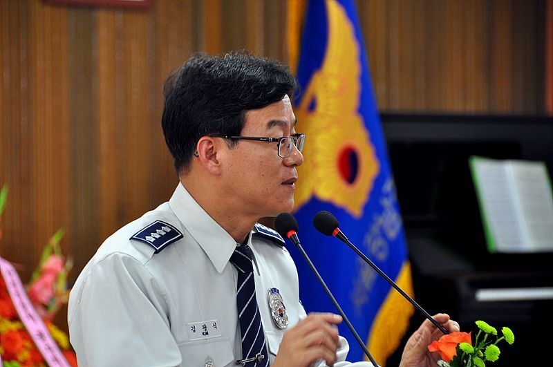 Hàn Quốc : Cảnh Sát quận Giang Nam (Gangnam -  江南) An vị Phật