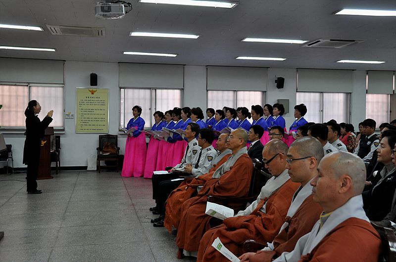 Hàn Quốc : Cảnh Sát quận Giang Nam (Gangnam -  江南) An vị Phật