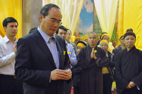 Tăng ni, phật tử tiễn biệt Hòa thượng Thích Thanh Tứ