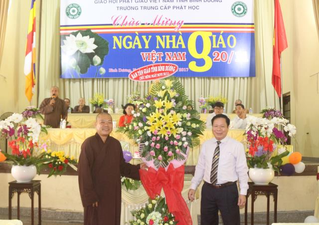 Bình Dương: Trường Trung cấp Phật học tổ chức lễ Nhà giáo Việt Nam 20 – 11