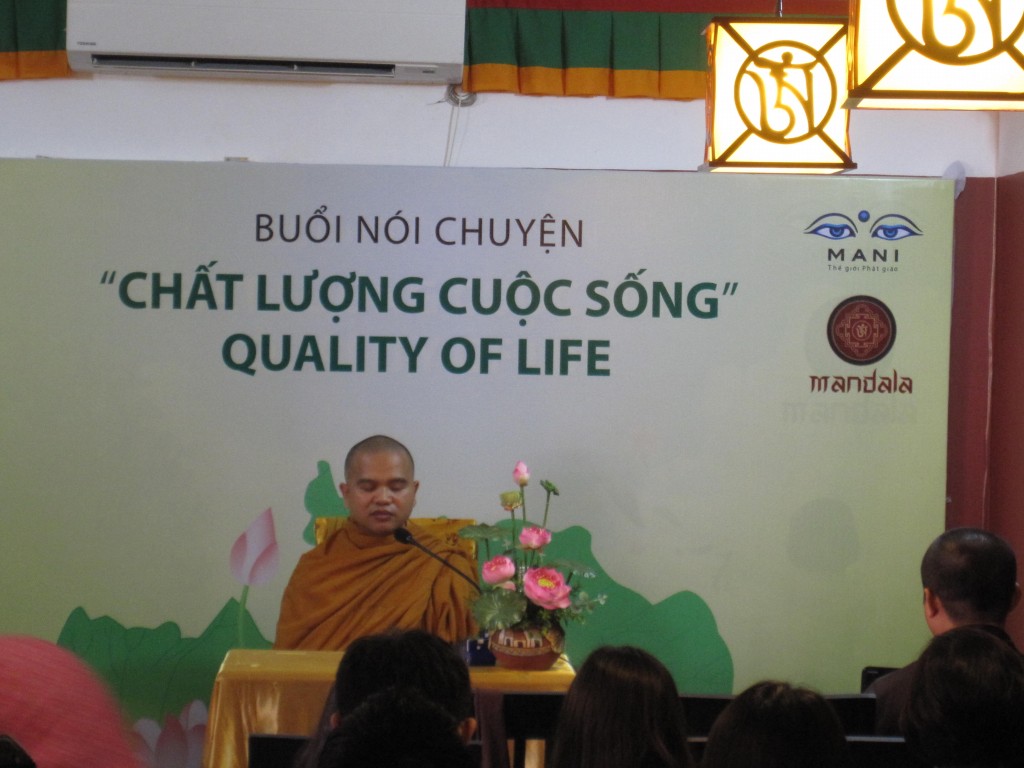 Doanh Nhân tham dự Thiền tại nhà hàng Chay