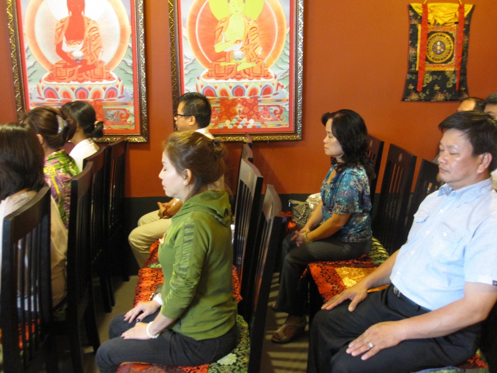 Doanh Nhân tham dự Thiền tại nhà hàng Chay