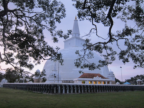 Tìm bình yên nơi đất Phật