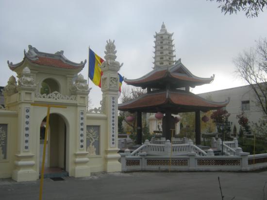 Đoàn Đại Biểu Cấp Cao Đảng ủy Khối Các Cơ Quan Trung Ương Thăm Chùa Trúc Lâm Kharkov, Ucraina