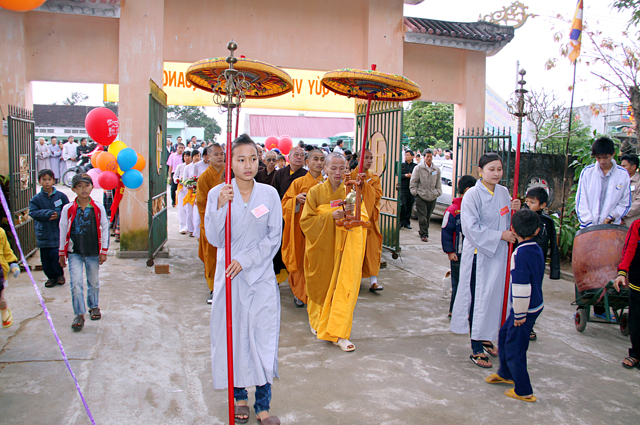 Gia Lai: Đêm Khánh Đản Phật A-Di-Đà và Lễ Đặt Đá Trùng Tu Chánh Điện Chùa Linh Hội