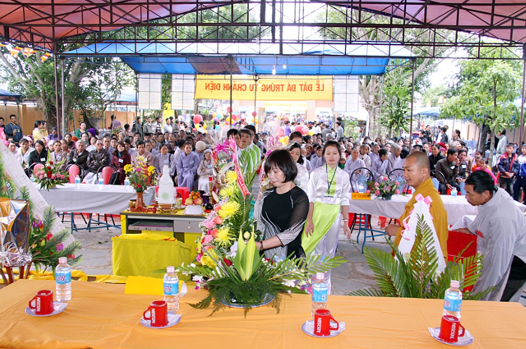 Gia Lai: Đêm Khánh Đản Phật A-Di-Đà và Lễ Đặt Đá Trùng Tu Chánh Điện Chùa Linh Hội