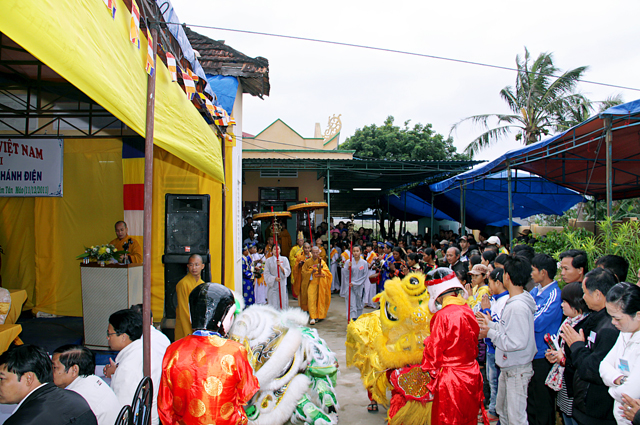 Gia Lai: Đêm Khánh Đản Phật A-Di-Đà và Lễ Đặt Đá Trùng Tu Chánh Điện Chùa Linh Hội