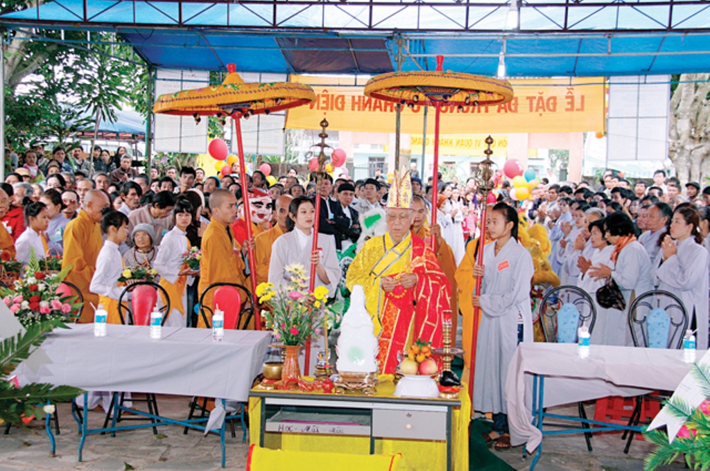 Gia Lai: Đêm Khánh Đản Phật A-Di-Đà và Lễ Đặt Đá Trùng Tu Chánh Điện Chùa Linh Hội