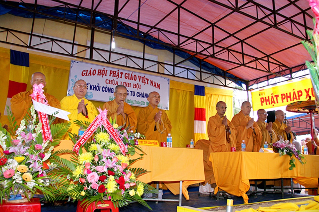Gia Lai: Đêm Khánh Đản Phật A-Di-Đà và Lễ Đặt Đá Trùng Tu Chánh Điện Chùa Linh Hội