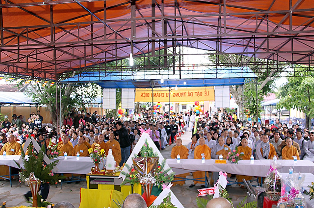 Gia Lai: Đêm Khánh Đản Phật A-Di-Đà và Lễ Đặt Đá Trùng Tu Chánh Điện Chùa Linh Hội