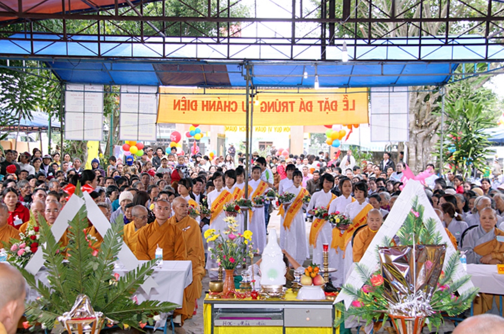 Gia Lai: Đêm Khánh Đản Phật A-Di-Đà và Lễ Đặt Đá Trùng Tu Chánh Điện Chùa Linh Hội