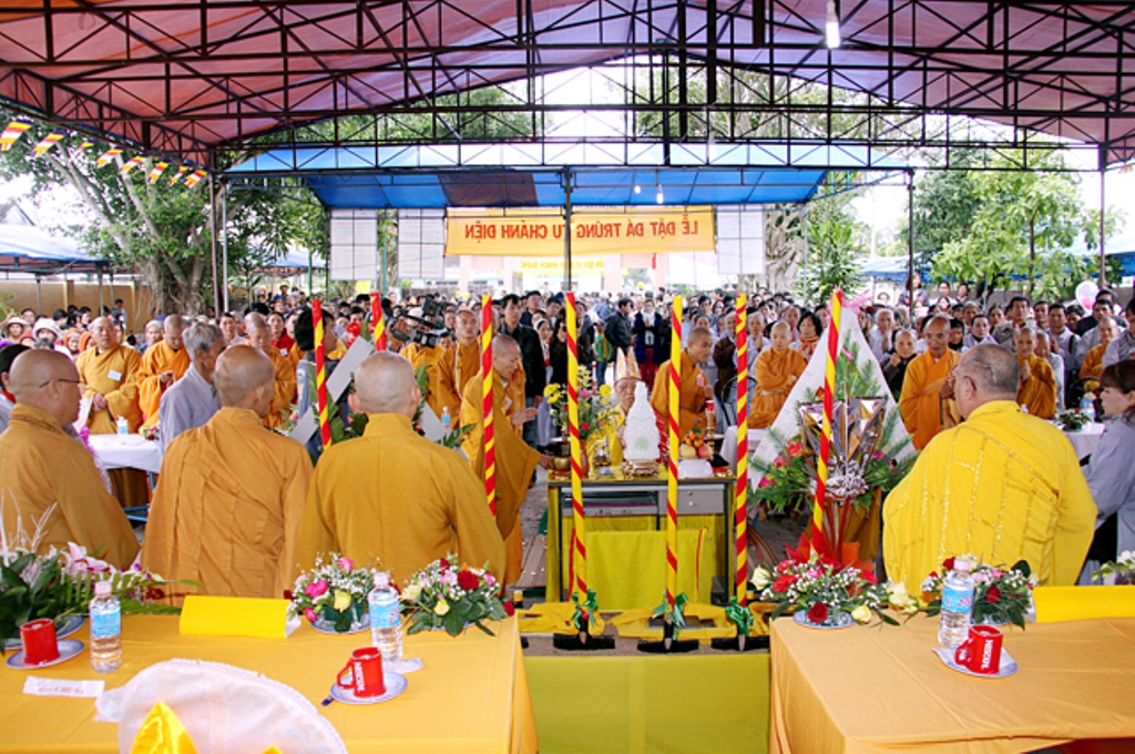 Gia Lai: Đêm Khánh Đản Phật A-Di-Đà và Lễ Đặt Đá Trùng Tu Chánh Điện Chùa Linh Hội