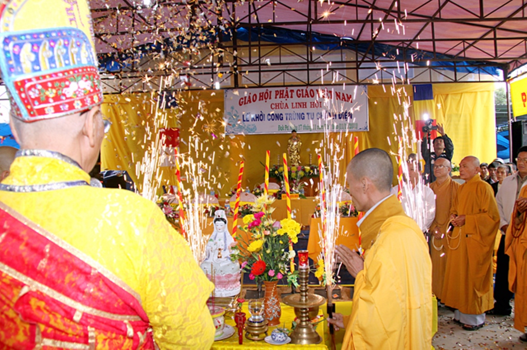 Gia Lai: Đêm Khánh Đản Phật A-Di-Đà và Lễ Đặt Đá Trùng Tu Chánh Điện Chùa Linh Hội