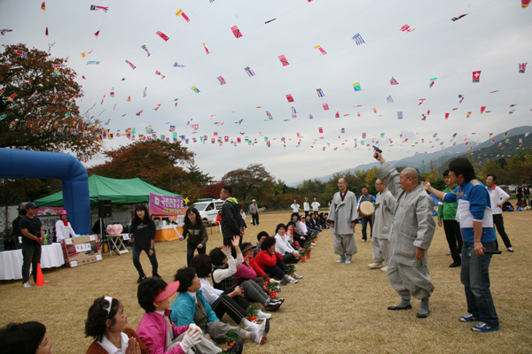 Sinh hoạt văn nghệ, văn hoá thể thao tại Hoằng Pháp Tự, Hàn Quốc