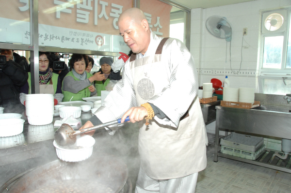 Thiền phái Tào Khê chia sẻ Từ thiện mùa Đông