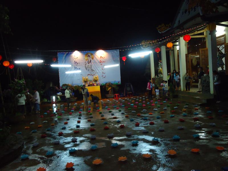 Đăk Nông: Lễ hội hoa đăng vía Đức Quán Thế Âm tại chùa Phước Điền