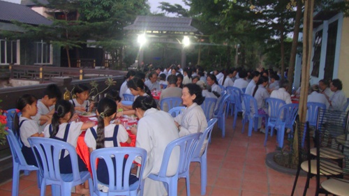 Khóa tu chánh niệm lần thứ 42 tại chùa Liên Trì