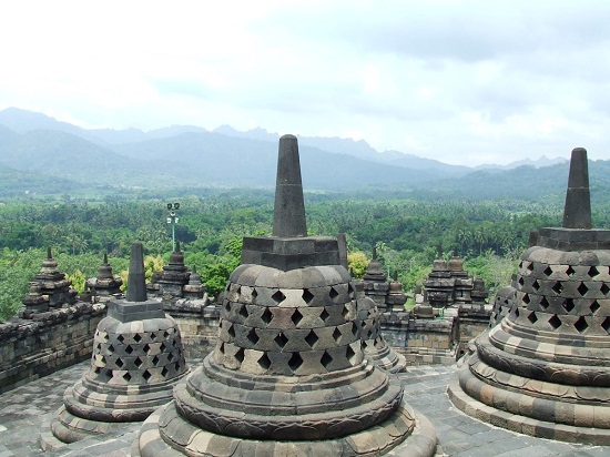 Đền thờ Phật trên núi ở Indonesia