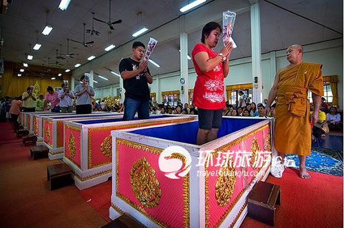 Rùng mình đám tang dành cho người sống