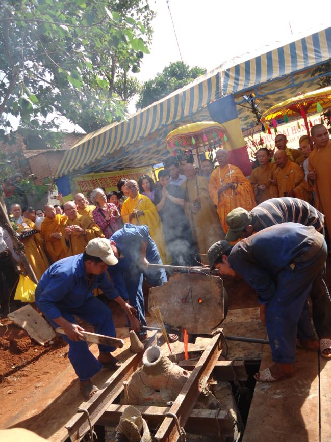Đồng Nai: Lễ rót đồng đúc Đại Hồng Chung chùa Bảo Quang