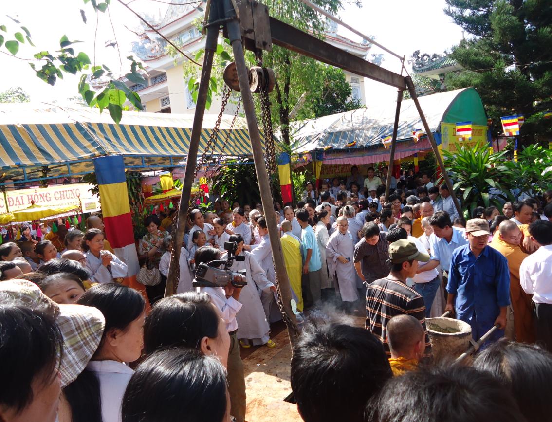 Đồng Nai: Lễ rót đồng đúc Đại Hồng Chung chùa Bảo Quang