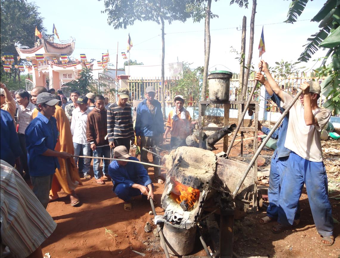 Đồng Nai: Lễ rót đồng đúc Đại Hồng Chung chùa Bảo Quang