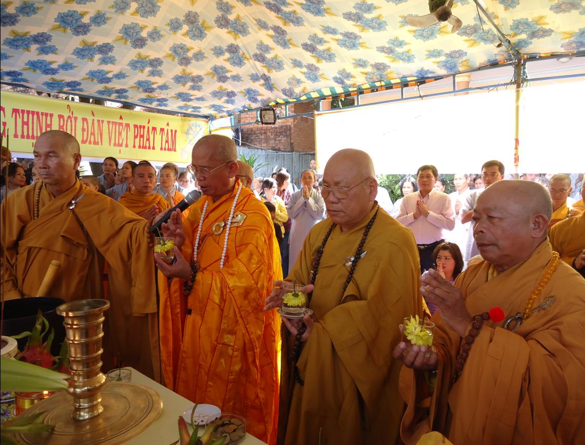 Đồng Nai: Lễ rót đồng đúc Đại Hồng Chung chùa Bảo Quang