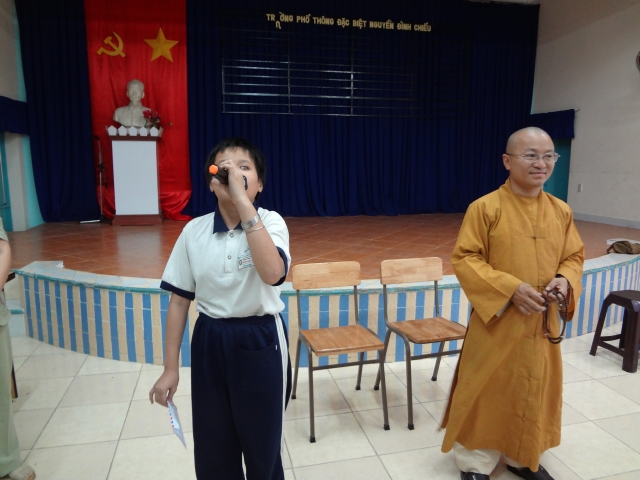 Đoàn từ thiện Đạo Phật Ngày Nay tặng quà tại Trường khiếm thị Nguyễn Đình Chiểu và Trung tâm Giáo dục Dạy nghề Thiếu niên TP. HCM