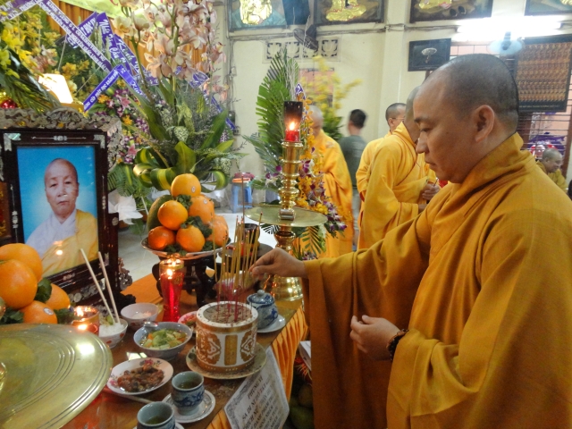 Chùm ảnh các phái đoàn phúng viếng tang lễ cố Sa Di Ni Thích Nữ Chơn Huyền, thân mẫu TT. Thích Nhật Từ