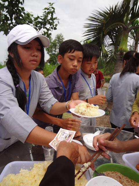 Long An: Chùm ảnh sinh hoạt ngày thứ ba tại khóa tu mùa hè “Rèn luyện tài đức – Vững bước vào đời”