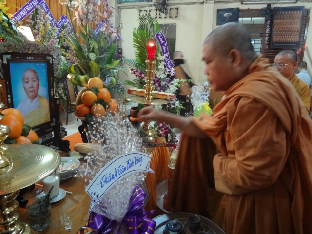 Chùm ảnh các phái đoàn phúng viếng tang lễ cố Sa Di Ni Thích Nữ Chơn Huyền, thân mẫu TT. Thích Nhật Từ