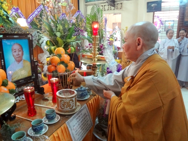Chùm ảnh các phái đoàn phúng viếng tang lễ cố Sa Di Ni Thích Nữ Chơn Huyền, thân mẫu TT. Thích Nhật Từ